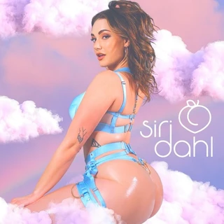 Siri Dahl 🧡 Money Shot on N*tflix!