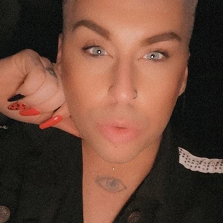 Tattooed_bttm_boy