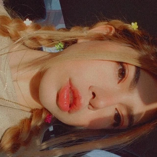 The sweet girl 🍒