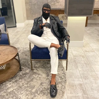 E Tha Famous Mannequin