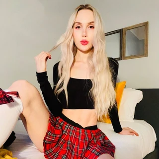 Sofie Skye 🤍 FREE PAGE 🤍