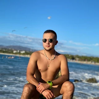 👑