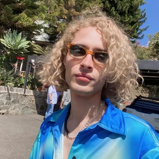 𝐃𝐄 𝐏𝐎𝐎𝐋 𝐀𝐍𝐃𝐑𝐄𝐖
