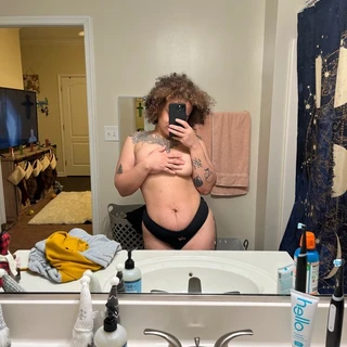 Bri 🖤🌻
