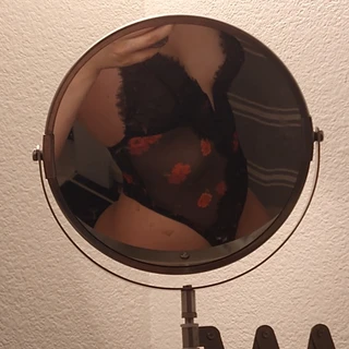 Sweet petite