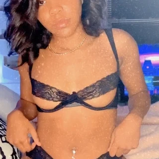 YOUR DESIRE QUEEN ☺️😩