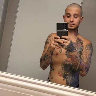 Tattooedshortguy😘😘😈