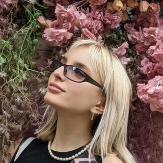 Sanny 🌼 polyamouros