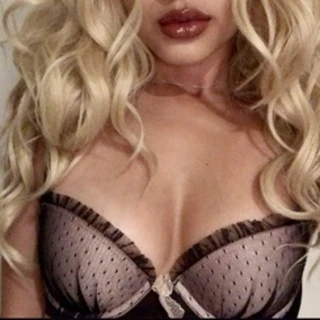 Jade AKA That 1 IG Girl 👱🏻‍♀️
