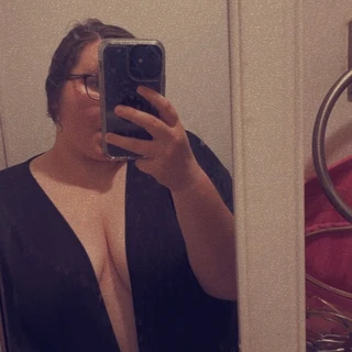 Your Favorite BBW 😘