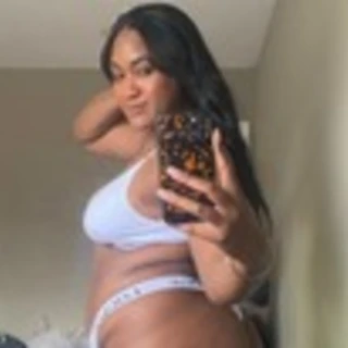 Thecurvycutie