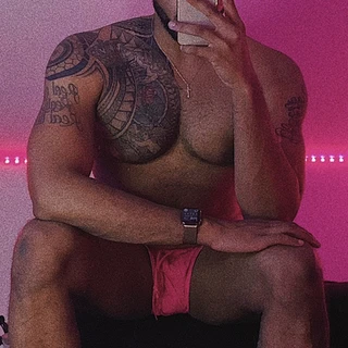 👑