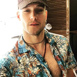 Theoutfitter