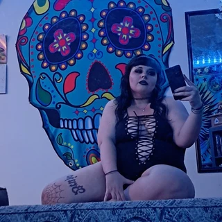 Thicc mama 🖤