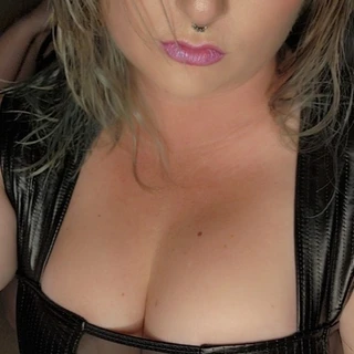 Lick my tits 👅