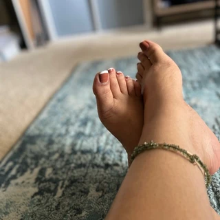 Shellie Maroon