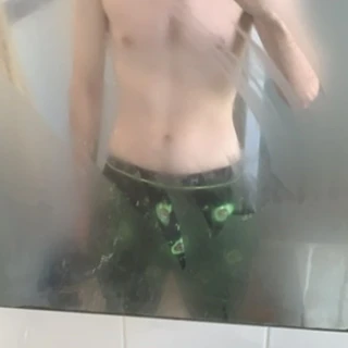 Tom 🔽