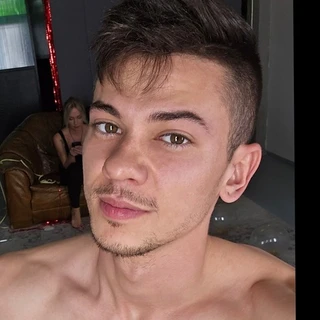 Tommy Cabrio (+18)