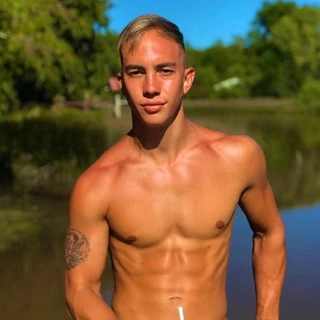 𝑻𝒐𝒏𝒚 𝑯𝒆𝒎𝒔𝒘𝒐𝒓𝒕𝒉 🌴