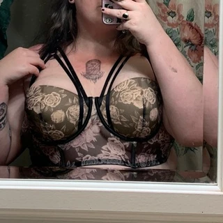 Big curvy Tori🖤