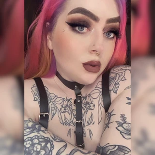 Toxic Peaches 🍑💦