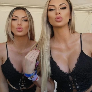💋Twin Sisters💋
