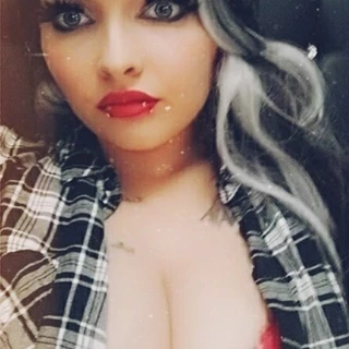Trashy-busty-alt-bitxh