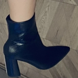 Flirtatious Feet