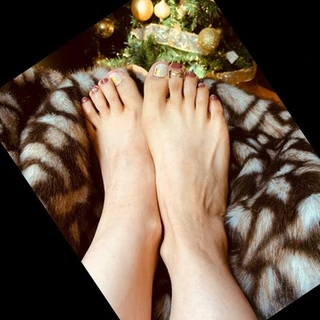 Glamorous feet 🦶 👣🎩💋💅🏼🔞