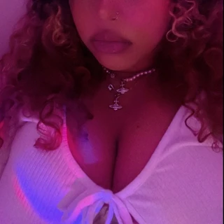 Curly hair cutie 💕💗