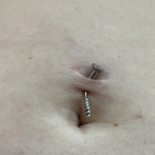 UK belly button girl free