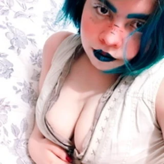 MIA AMATEUR HORNY BI GIRL