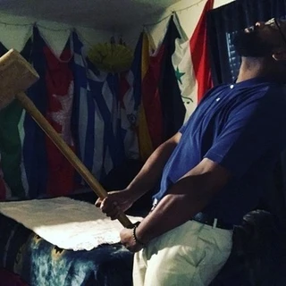 BIGGUS_DIKKIS
