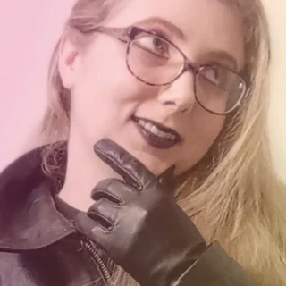 Carrie Karkus (18+)