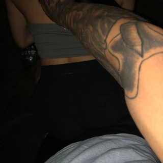 👩🏻‍❤️‍💋‍👨🏽