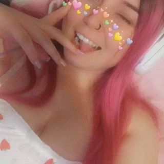 ur fav e-girl <33