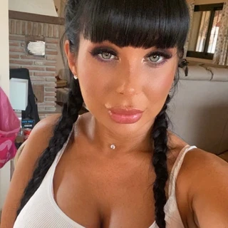 Valentina Ricci(18+)