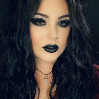 Vee Vicious 💀🦇⚰️🥀