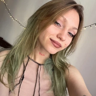 𝓒𝓱𝓪𝓻𝓶𝓲𝓷𝓰 𝓥𝓮𝓻𝓪 ✨