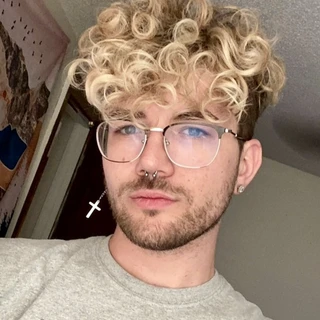 Hairy hairstylist