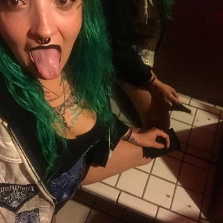whiskertits