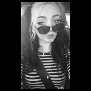 V💋
