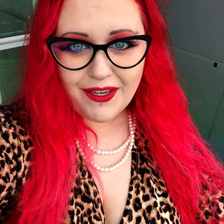 Michelle - 🦇Witchy Weird💫