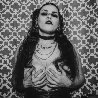 🖤 W R E N 🖤