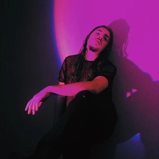 tim 🖤🏳️‍🌈