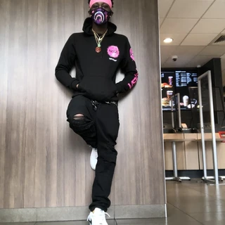 SkinnythePussyPleaser