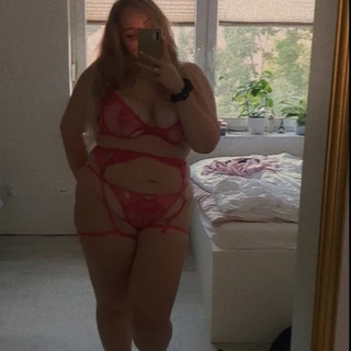 YourGirlPeachy