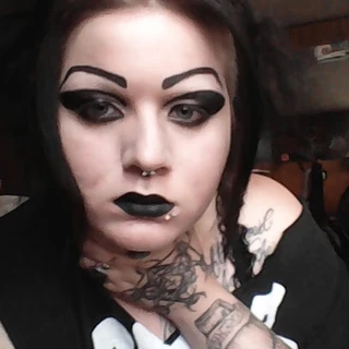Yourthiccgothgirlfriend