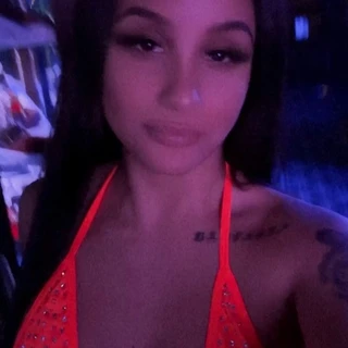 Yasmine 🍑